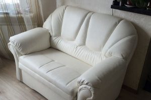 Пример реставрации белого кожаного дивана